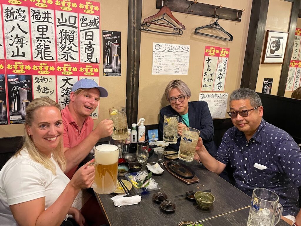 Visit Japanese Izakaya and raise a toast in Hiroshima’s retro Yokogawa district and explore the streets to find its charms!　